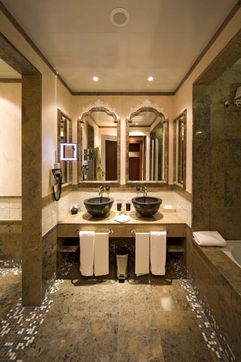 Suite | Bathroom | Separate tub and shower, free toiletries, hair dryer, bidet