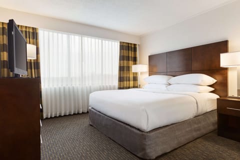 Suite, 1 King Bed, Accessible (Mobility & Hearing, Roll-in Shower) | 1 bedroom, premium bedding, in-room safe, desk