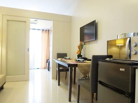 One Bedroom | 1 bedroom, desk, free rollaway beds, free WiFi