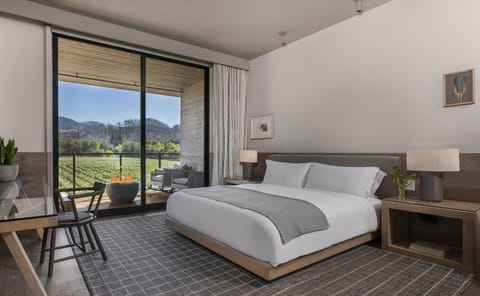 Room, 1 King Bed, Accessible, Vineyard View (Balcony, Shower) | Premium bedding, pillowtop beds, minibar, in-room safe