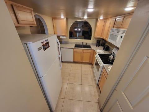 Loft, 1 Bedroom | Private kitchen | Fridge, microwave, oven, stovetop