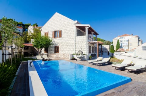 Outdoor pool, sun loungers