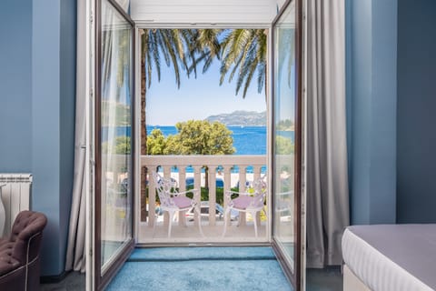 Superior Double Room with Seaside Balcony | Terrace/patio