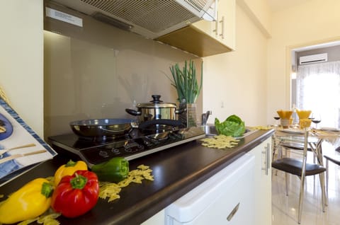 Superior Apartment, 1 Bedroom | Private kitchenette