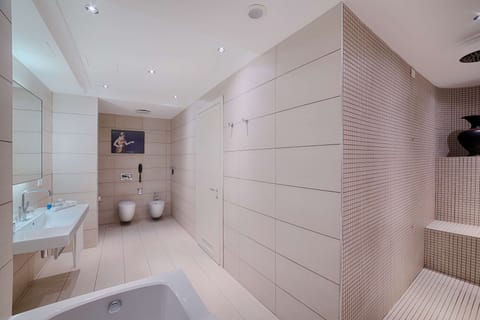 Suite, 1 Bedroom | Bathroom | Rainfall showerhead, eco-friendly toiletries, hair dryer, bidet