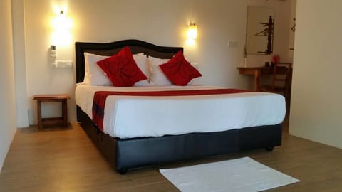 Deluxe Double Room | Premium bedding, in-room safe, desk, iron/ironing board