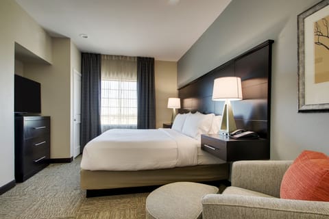 Premium bedding, in-room safe, desk, laptop workspace