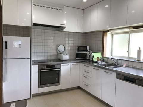 C - Luxury Chalet | Private kitchen | Fridge, microwave, stovetop, coffee/tea maker