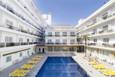 Outdoor pool, sun loungers