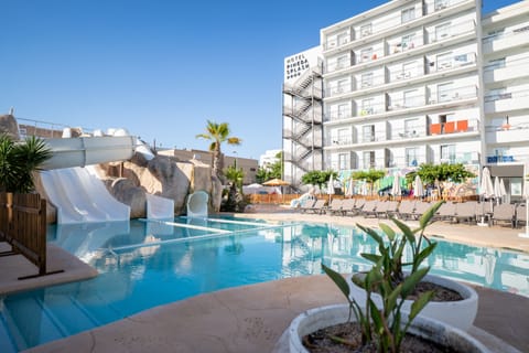 Outdoor pool, sun loungers