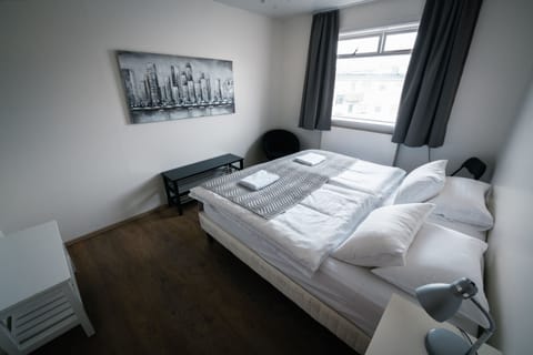 City Apartment, 3 Bedrooms | Premium bedding, blackout drapes, free WiFi, bed sheets