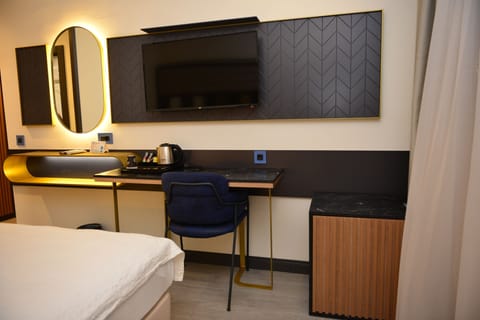 Standard Double Room | Minibar, desk, soundproofing, free WiFi