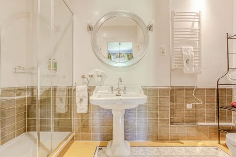 Luxury Double Room (Les Andelys) | Bathroom | Rainfall showerhead, free toiletries, hair dryer, bathrobes