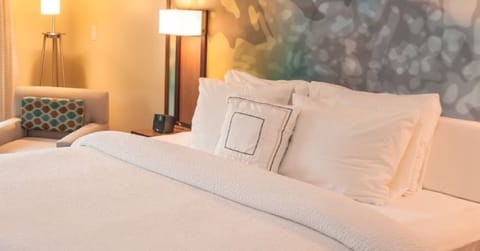 Superior Room, 1 King Bed, Non Smoking | Egyptian cotton sheets, premium bedding, in-room safe, desk