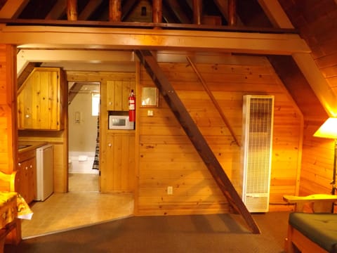 Signature Cabin, Private Bathroom, Mountain View (Cabin #7) | Living area