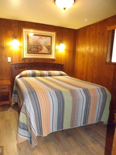 Family Cabin, Private Bathroom (Cabin #3) | Iron/ironing board, bed sheets