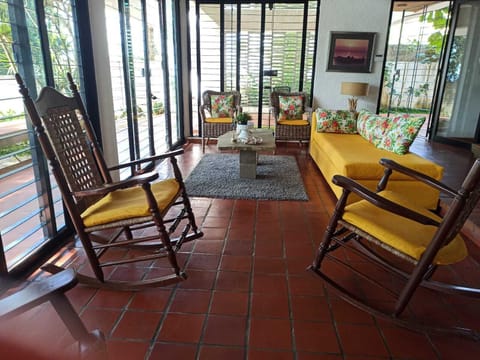 Family House, Non Smoking, Beach View | Dining room