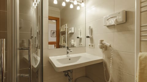 Free toiletries, hair dryer, bathrobes, towels
