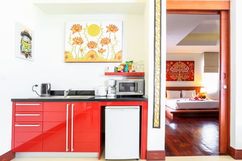 Deluxe Villa, 1 King Bed, Sea View, Sea Facing | Private kitchenette | Fridge, microwave, electric kettle, highchair