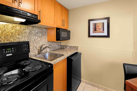 Hypo-allergenic bedding, pillowtop beds, in-room safe, desk