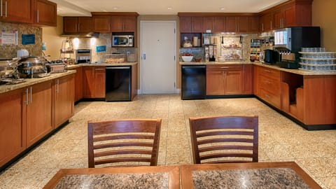 Free daily buffet breakfast