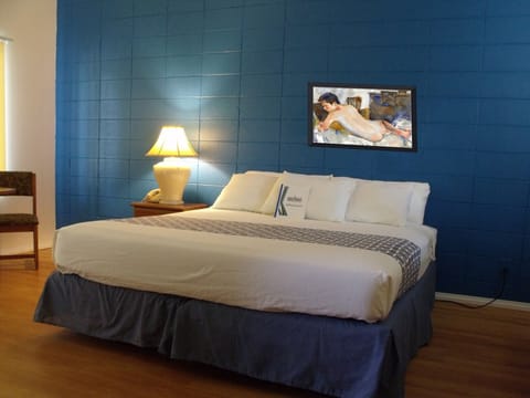 Deluxe Room, 1 King Bed | In-room safe, free WiFi, bed sheets