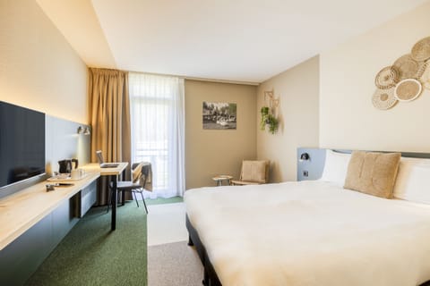 Deluxe Room | Desk, cribs/infant beds, free WiFi, bed sheets