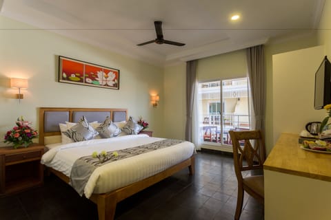 Junior Suite, Balcony, Poolside | Premium bedding, minibar, in-room safe, desk