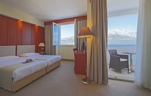 Superior junior suite, seaside | Minibar, in-room safe, desk, soundproofing