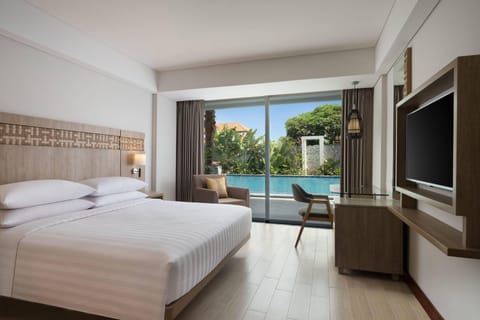 Room, 1 King Bed, Poolside | Pool | Outdoor pool