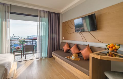 Deluxe Room, Ocean View | Living area | LCD TV