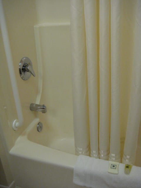 Standard Room | Bathroom shower