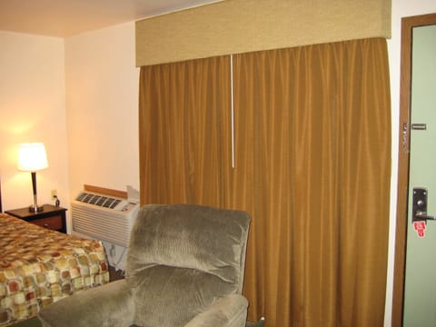 Standard Room | Desk, blackout drapes, iron/ironing board, rollaway beds