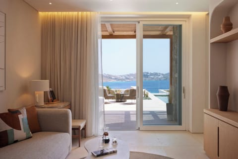 Grand Coastal Suite with pool, located on Agios Ioannis beach-3,7km/2,3mi from Suites and Lounge | Billiards