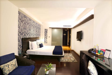 Club Room | Premium bedding, pillowtop beds, minibar, in-room safe