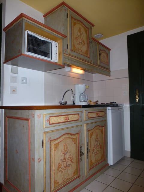 Traditional Studio | Private kitchenette