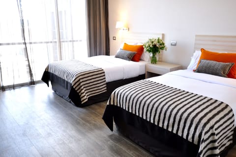 Superior Double Room, 2 Twin Beds | Premium bedding, minibar, in-room safe, desk