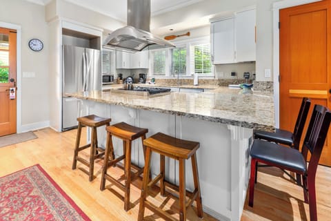 Village Home - 4br - Evergreen | Private kitchen