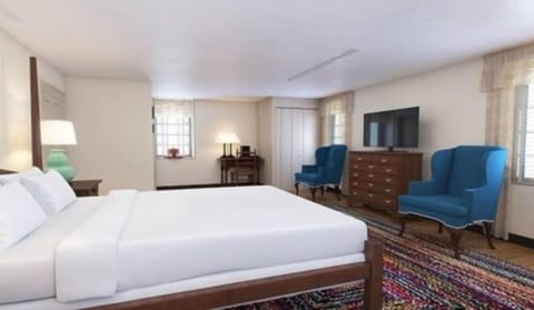 Romantic Suite | Egyptian cotton sheets, premium bedding, pillowtop beds