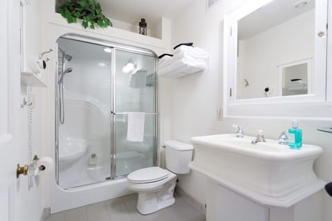 Room, Patio (Burt Room with Steam Shower) | Bathroom | Free toiletries, hair dryer, bathrobes, slippers