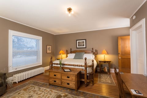 Room, Patio (Burt Room with Steam Shower) | Premium bedding, desk, iron/ironing board, free WiFi