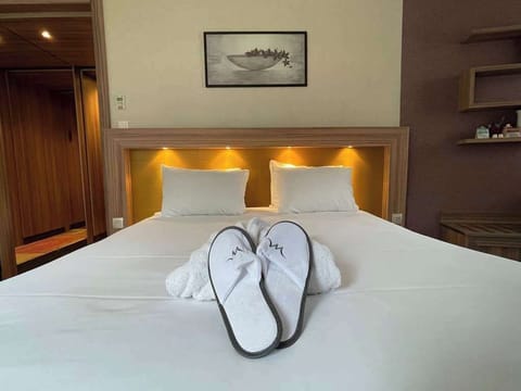 Standard Room, 1 Double Bed | In-room safe, individually decorated, individually furnished, desk