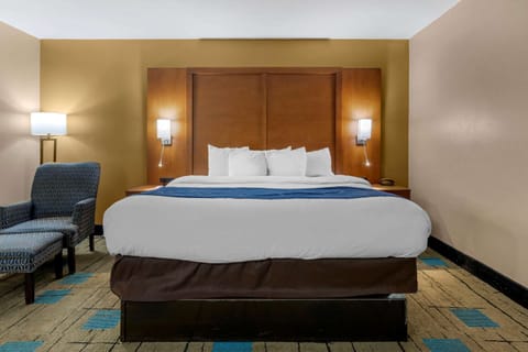 Premium bedding, pillowtop beds, in-room safe, desk