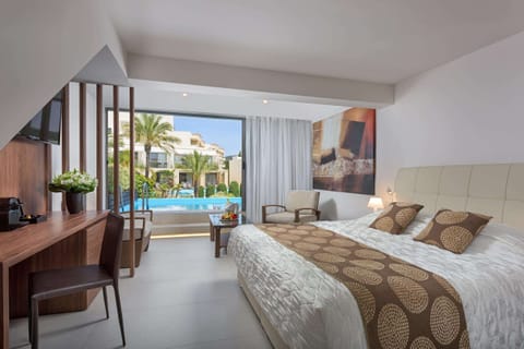 Double Room, Garden View (Premium Swim Up) | Premium bedding, down comforters, pillowtop beds, minibar