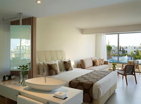 Double Room, Garden View (Premium Swim Up) | Premium bedding, down comforters, pillowtop beds, minibar