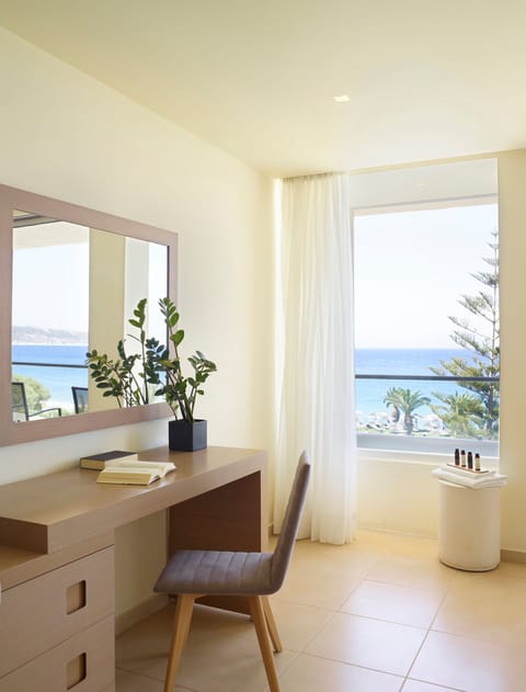 Deluxe Room with Spa Bath and Sea View | View from room