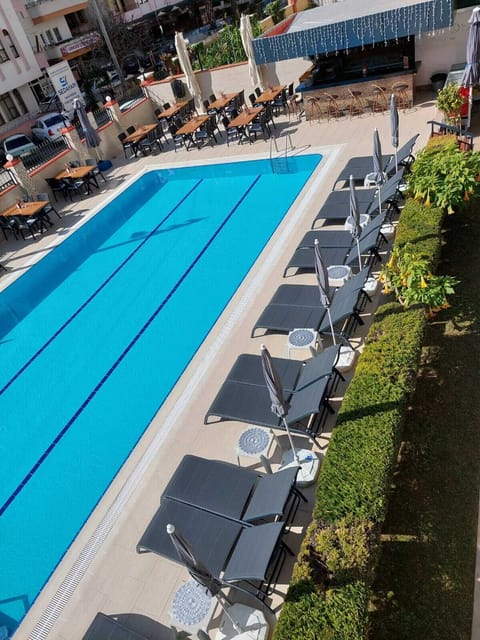 Outdoor pool, pool umbrellas, sun loungers