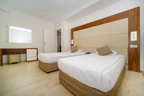 Apartment | 1 bedroom, premium bedding, in-room safe, desk