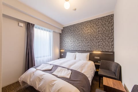 Queen Room, Non Smoking | In-room safe, iron/ironing board, free WiFi, bed sheets