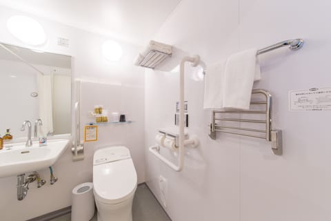 Accessible Twin Room, Non Smoking | Bathroom | Free toiletries, hair dryer, slippers, electronic bidet